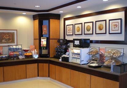 Fairfield Inn & Suites Woodbridge Avenel Restoran foto