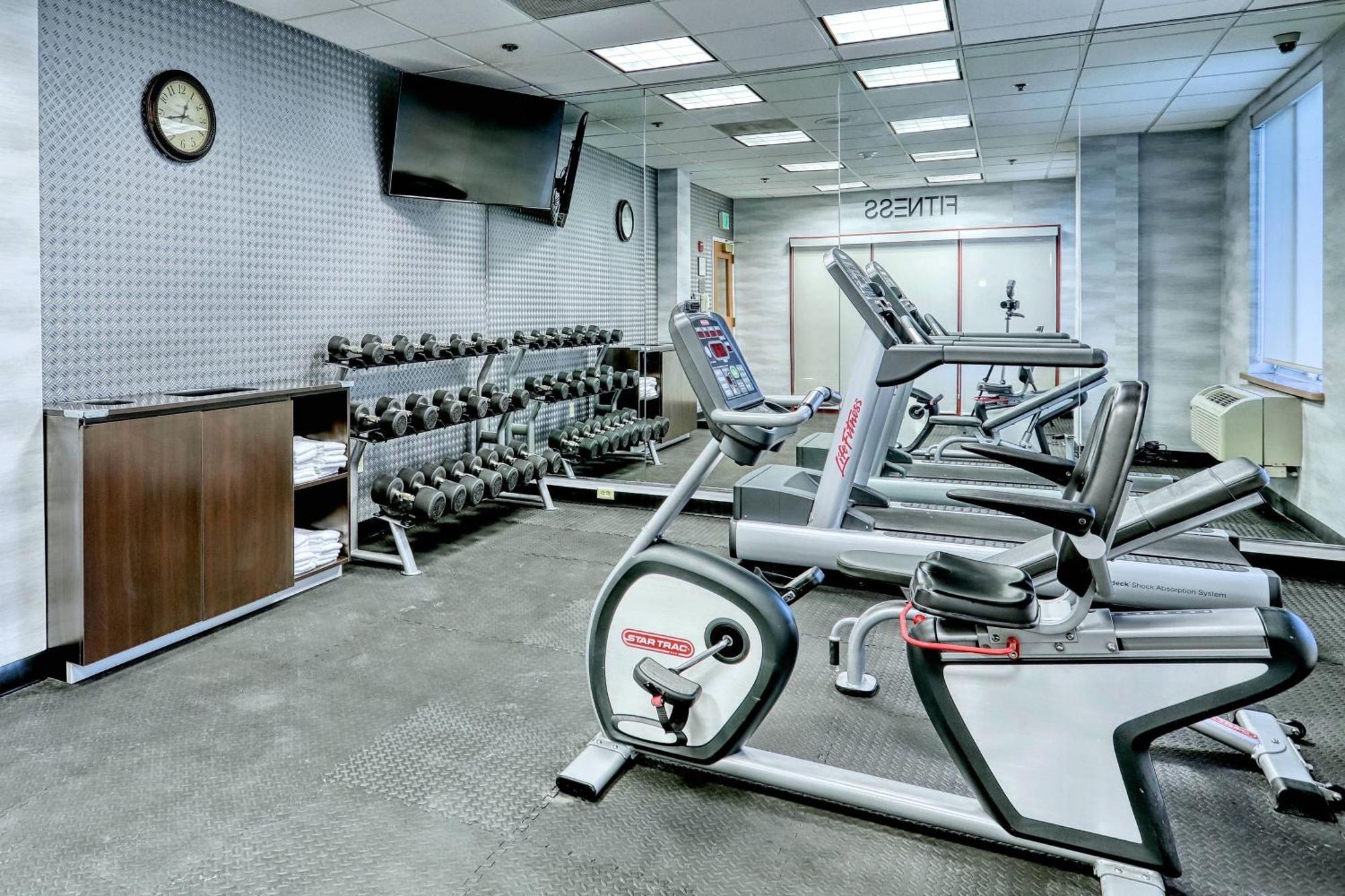 Fairfield Inn & Suites Woodbridge Avenel Bagian luar foto