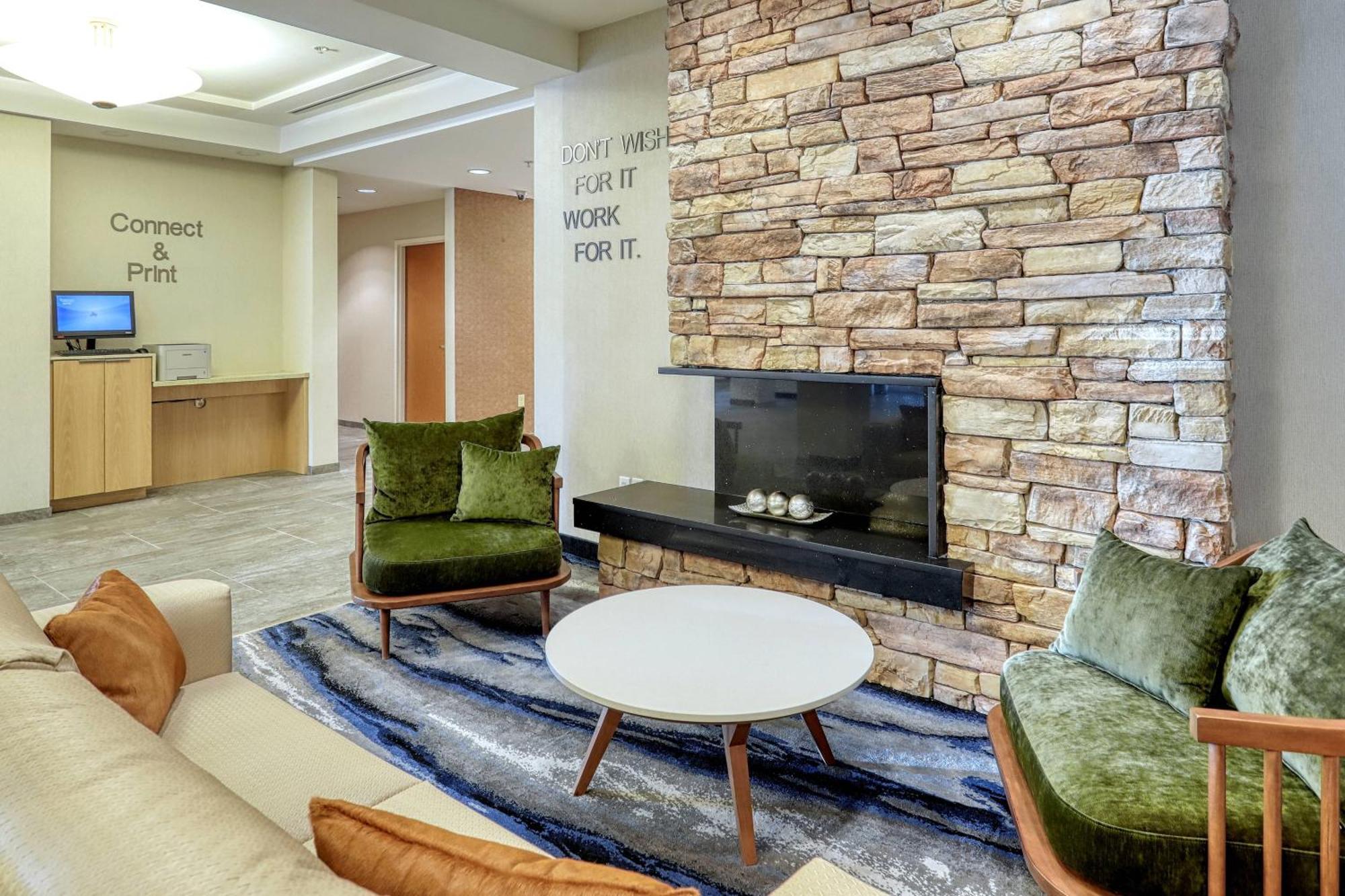 Fairfield Inn & Suites Woodbridge Avenel Bagian luar foto