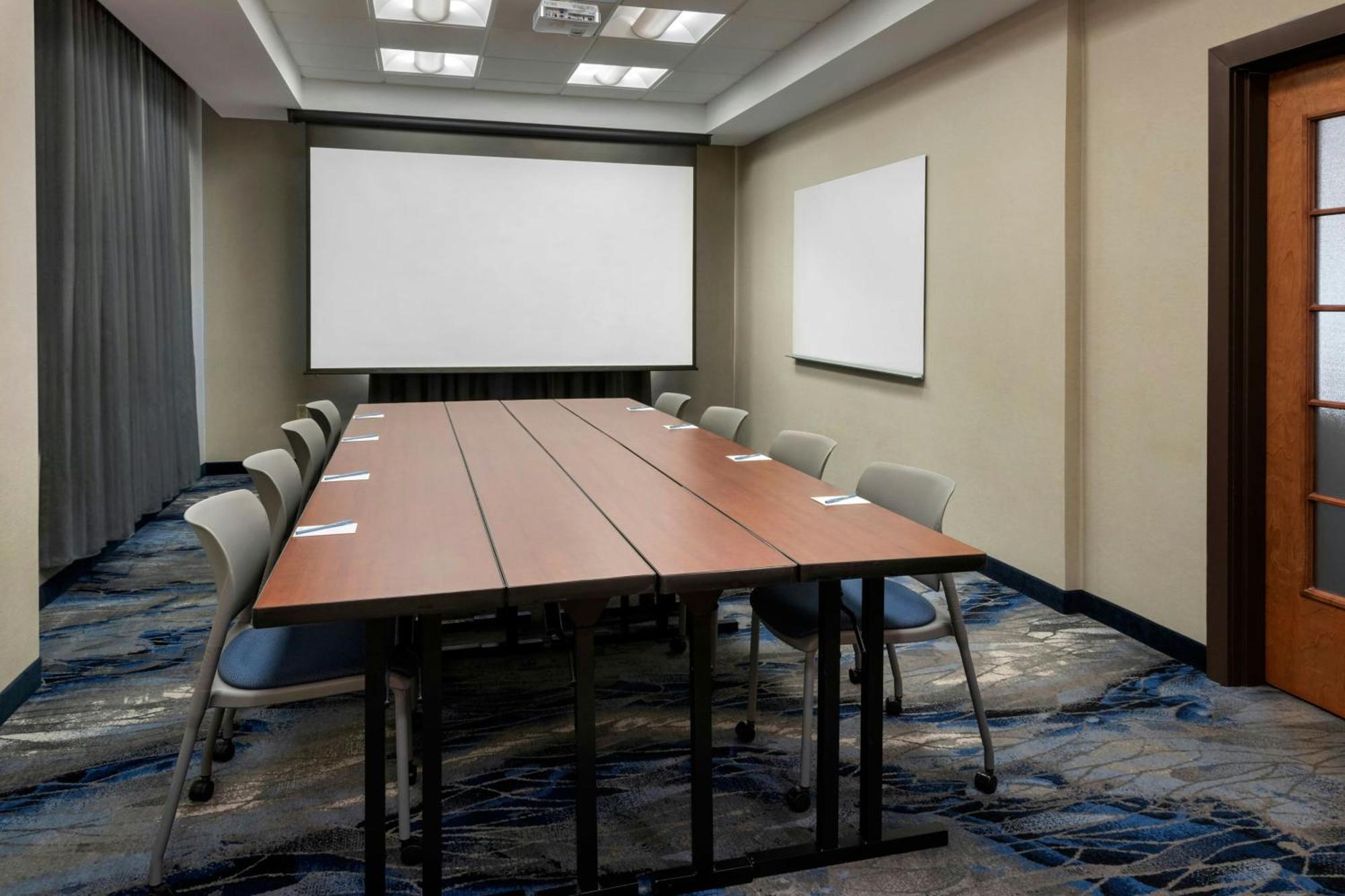 Fairfield Inn & Suites Woodbridge Avenel Bagian luar foto