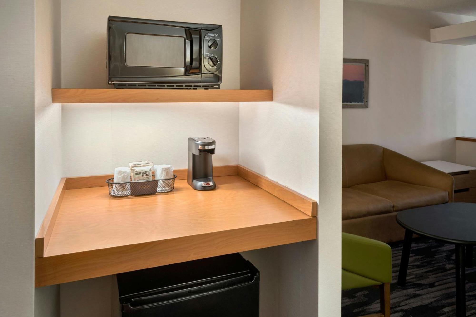 Fairfield Inn & Suites Woodbridge Avenel Bagian luar foto