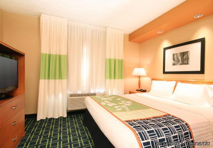 Fairfield Inn & Suites Woodbridge Avenel Bagian luar foto