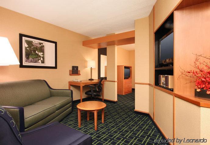 Fairfield Inn & Suites Woodbridge Avenel Bagian luar foto