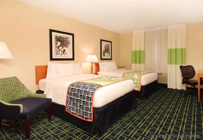 Fairfield Inn & Suites Woodbridge Avenel Bagian luar foto