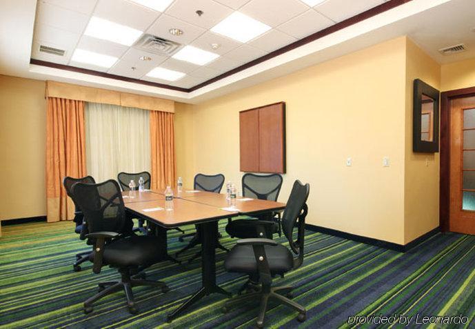 Fairfield Inn & Suites Woodbridge Avenel Bagian luar foto